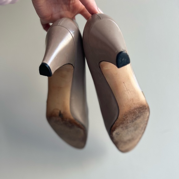 Salvatore Ferragamo Taupe/Gray Leather Pumps - Picture 5 of 5